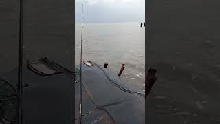 mancing dipinggir pantai pakis