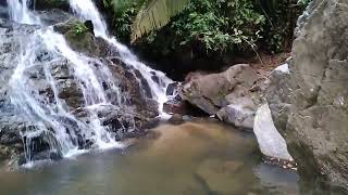 BELLA CASCADA EN MEDIO DEL BOSQUE HONDURAS