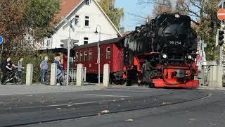 Harzer Schmalspurbahn, criuzando paso a nivel