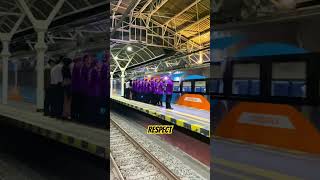 Respect!! Penghormatan pada penumpang di Stasiun Jogja #fyp #keretaapi  #shorts #jogja