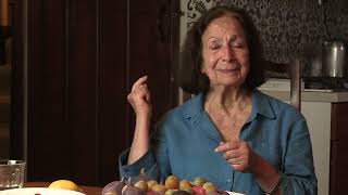 Claudia Roden - Teaching cookery classes (36/155)