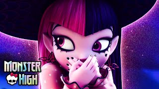 Monster High™ Latino | Draculaura haciendo brujería 🦇✨