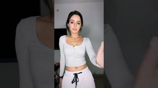 Sargun Kaur Luthra navel / belly button piercing 1.