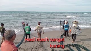 Jaring tarik,nelayan tradisional hasilnya sangat menyedihkan..#Dayatmin06