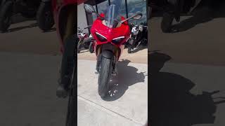 Panigale V4S running on two cylinders!