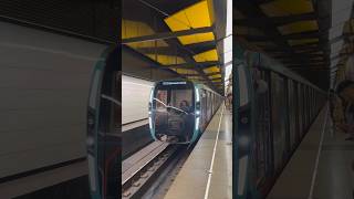 Тематический поезд «БКЛ» прибывает на станцию Шелепиха БКЛ #youtube #metro #транспорт #москва