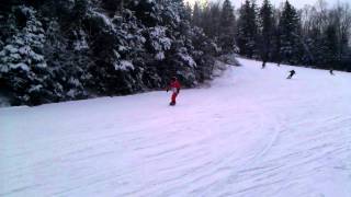 Mathilde qui rock en snowboard.