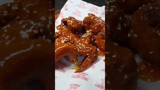 How to Make Uncle Cheffy Tasty and Savory Buffalo Chicken Wings 😋 #buffalowings #shorts