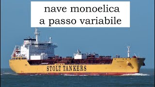 Manovra di una nave monoelica a passo variabile