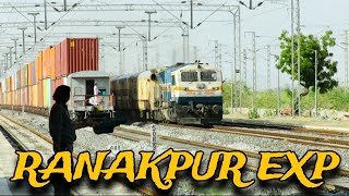 Perfact Crossing:14707 Bikaner Dadar Ranakpur Exp With Dashing BGKT EMD:Indian Railways