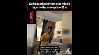 #KodakBlack really gave the middle finger to the whole plane 😂🖕