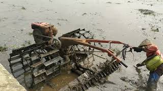 6 Roda Besi TerPasang,,Traktor Sawah Haluskan Lahan Hitam, PART 1