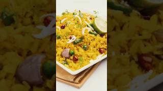 Indore Style Poha for Breakfast। नाश्ते के लिए इंदौरी पोहा। #poha #snacks #Quickrecipe #Foodshorts