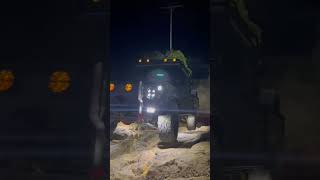 Defender 130 en trocha nocturna. ¿Que mas puedes pedir?