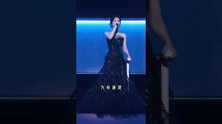 “红了眼的赌徒没有好下场 你赌的爱也是”#张碧晨 #张碧晨成都演唱会 #笼