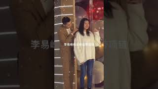 李易峰 #超想念 李易峰认真的帮女粉丝