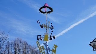 Der Maibaum der Harmoniemusik Teufen