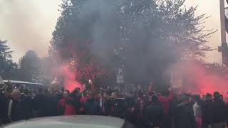 L'arrivo della CurvaSud a San Siro per il derby: Spettacolo! Club Milan Follia BiscegliePresente 🔴⚫