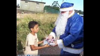 Papai Noel com roupa azul