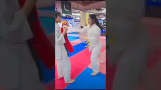 girls practice fight#sokyokushin #karate#karateclasses #youtubeshorts#youtube#karatefighter#punches