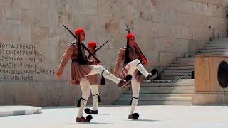 Atene   Piazza Syntagma  Il cambio della guardia