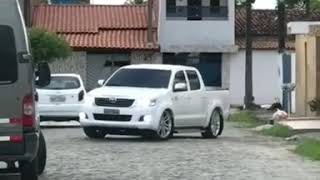 Hilux Branca Rebaixada Com Som