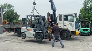 Bàn giao Komatsu 2,5 tấn giá rẻ về Ninh Bình. Lh mua xe : 0941763133