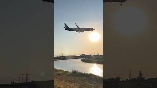 Alaska 737 MAX 9 landing at SLC #airplane #planes #aviations