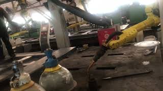 Robot automatic welding machine