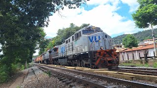 Trem graneleiro vazio ganhando velocidade no pátio de EEQ em Itaúna MG