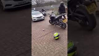 Moped theives steal bike infront of police