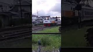 Liat Kereta Api lewat di stasiun #shorts #keretaapi #stasiun #ramadan