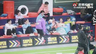 Fancam | Zhou Keyu, Zhang Jiayuan x INTO1 reactions & livestream at Super Novae Games 2021 [211218]