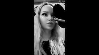 Dove Cameron being hot af for 5 minutes straight 2020