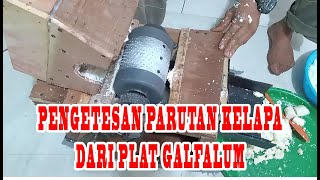 PENGETESAN PARUTAN KELAPA DARI PLAT GALFALUM