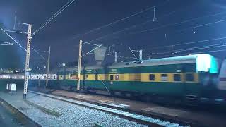 12359 Kolkata Patna Garib Rath Express rushing out Dumdum Jn #garibrathexpress #garibrath #patna