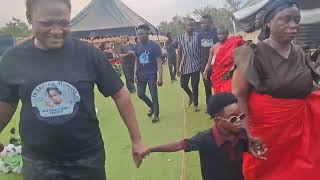 This child made Wyllbee's family cry!ñg uncomfortable at Funeral