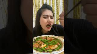 makan bakso toping cabe ijo