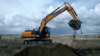 Excavator XCMG XE215C | sand unload to truck | Caterpillar Boy