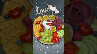 Foodboard ❤️  #valentinstag #cheeseboard #valentinesday #foodinspo #snacks #fingerfood #love