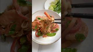 Shrimps with rice noodles in peanut sauce. Full recipe in the description