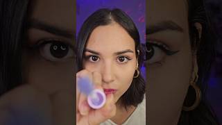 PASSANDO GLOSS EM VOCÊ #asmr #asmrtingles #gloss