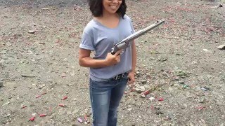 5' 105 lbs girl shoots a s&w 500