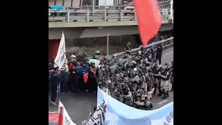 Puente Pueyrredón: enfrentamientos, corridas y gases lacrimógenos