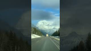 Driving in the Rockies, m. Robson Canada