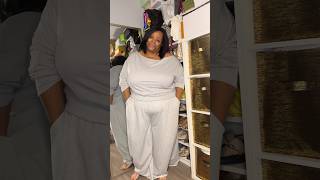 Casual sweatsuit outfit #plussizefashion #fallfashion #falloutfits