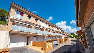 COMARRUGA - Adosado en entorno bucólico de cuatro habitaciones, terraza con vistas al mar y jardín