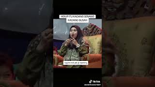 Urip Iku Sawang Sinawang