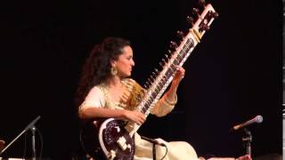 Excerpt from "Ravi and Anoushka Shankar: Live in Bangalore" (4)