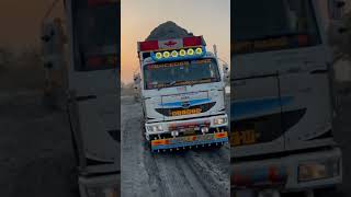 Respect to this truck driver  #roadsafety #sanscarisumit #trafficrules #ytshorts